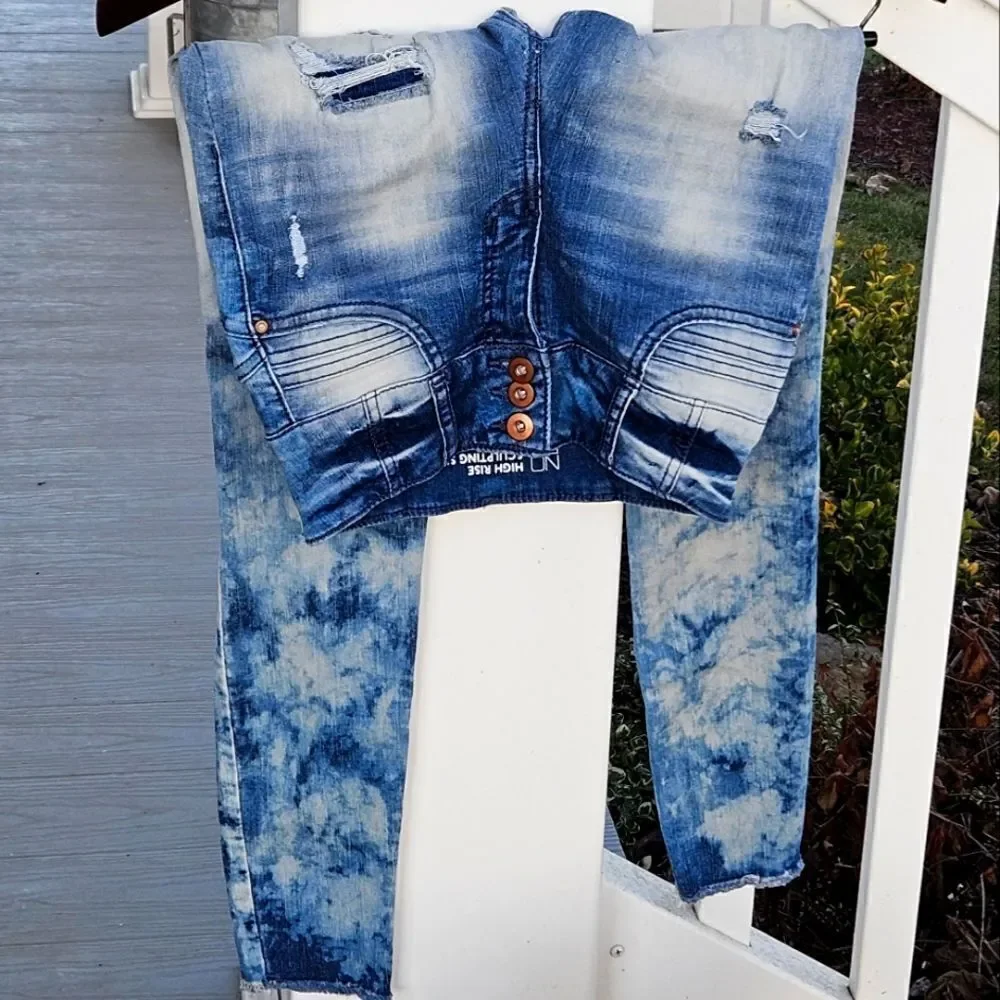 NOBO No Boundaries High Rise Sculpting Skinny Jean Distressed new no tags Size 3